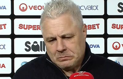 Șumudică i-a făcut praf pe jucătorii Rapidului: „Eu nu accept așa ceva! Am venit în vizită la Sibiu. Nu se poate să nu faci un dribling!”