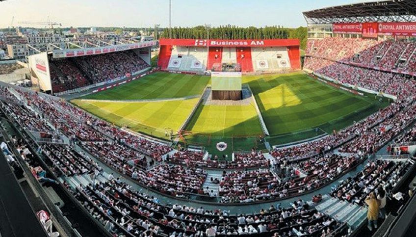 Așa arată în prezent Bosuilstadion din Antwerp, cu Tribuna a doua părăsită