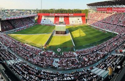 Situație incredibilă la fosta echipă a lui Laszlo Boloni » Stadion de lux la o tribună, în paragină la cealaltă: este închisă de 5 ani