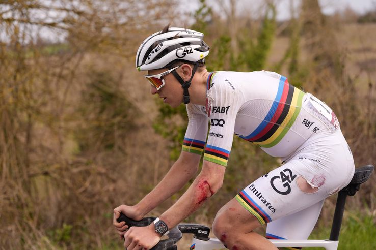 Tadej Pogacar și urmele lăsate de căzătură FOTO Imago Images