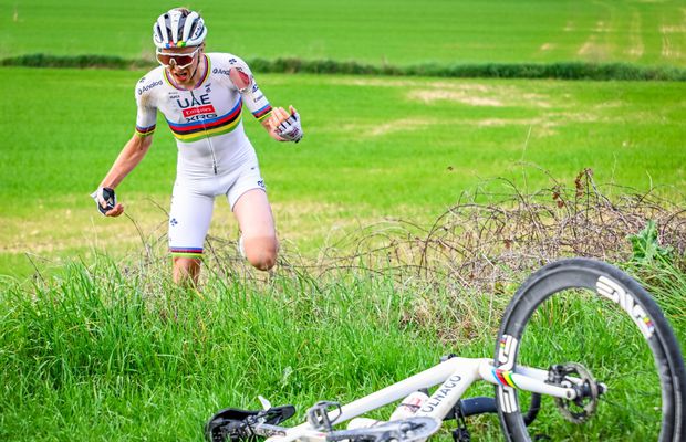 Tadej Pogacar a câștigat pentru a treia oară  „Strade Bianche” în ciuda unei căzături care a lăsat urme