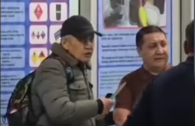 Un fost boxer a devenit erou în Kazahstan! I-a smuls cuțitul unui bărbat înarmat și a salvat o femeie în aeroportul din Almaty