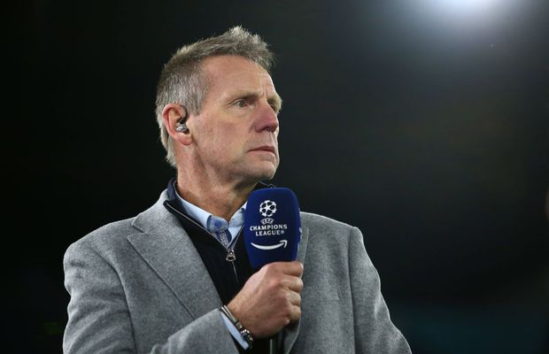 Panică în aer! I s-a făcut rău și avionul a aterizat de urgență » Care este starea fostului selecționer englez