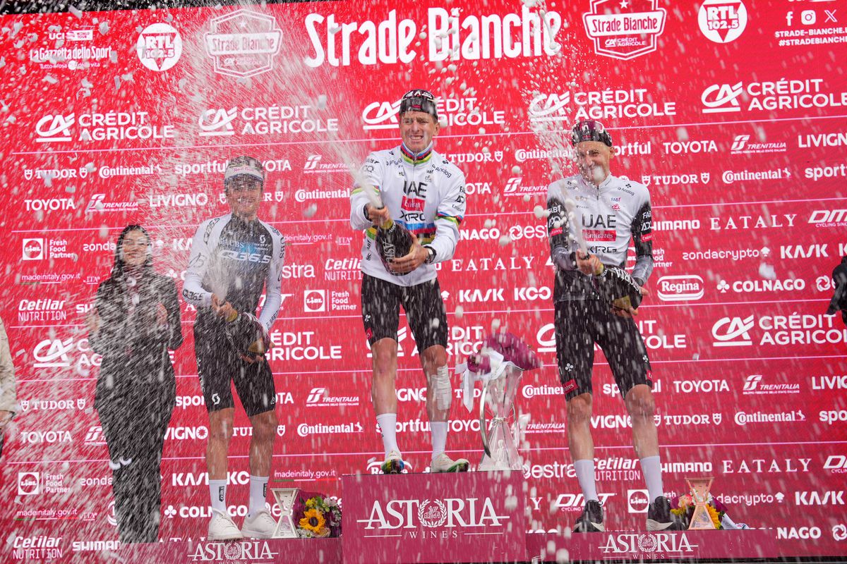 Tadej Pogacar a câștigat pentru a treia oară  „Strade Bianche” în ciuda unei căzături care a lăsat urme