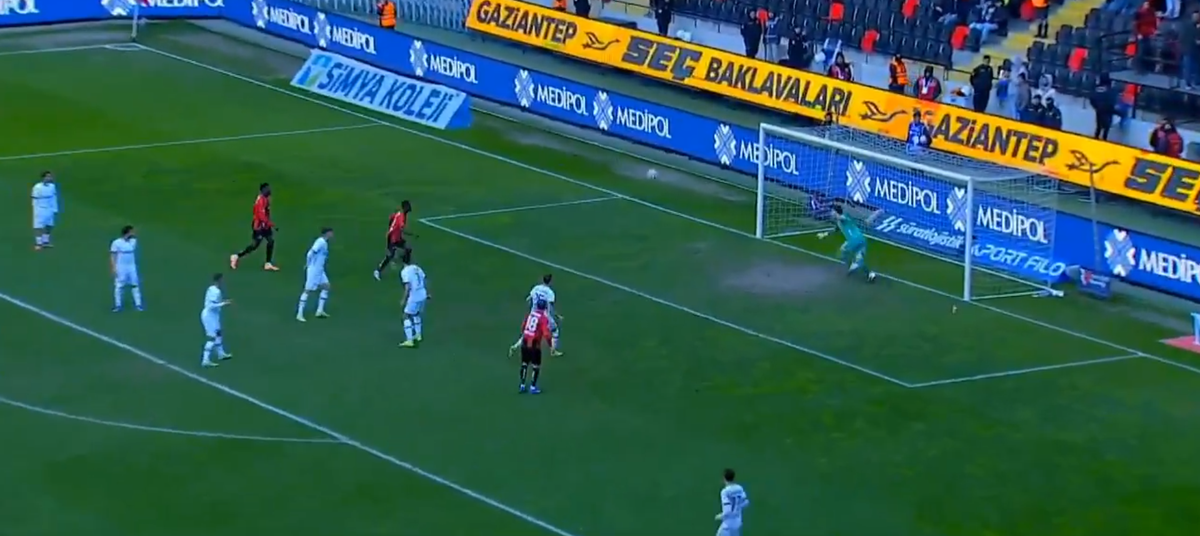 Alexandru Maxim, gol din afara careului