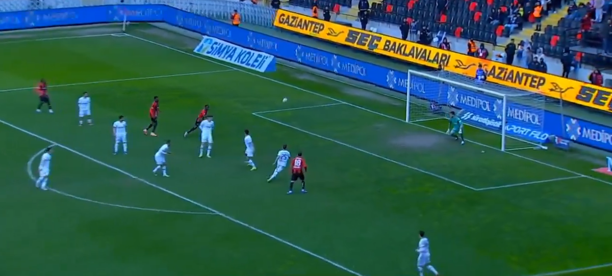 Alexandru Maxim, gol din afara careului