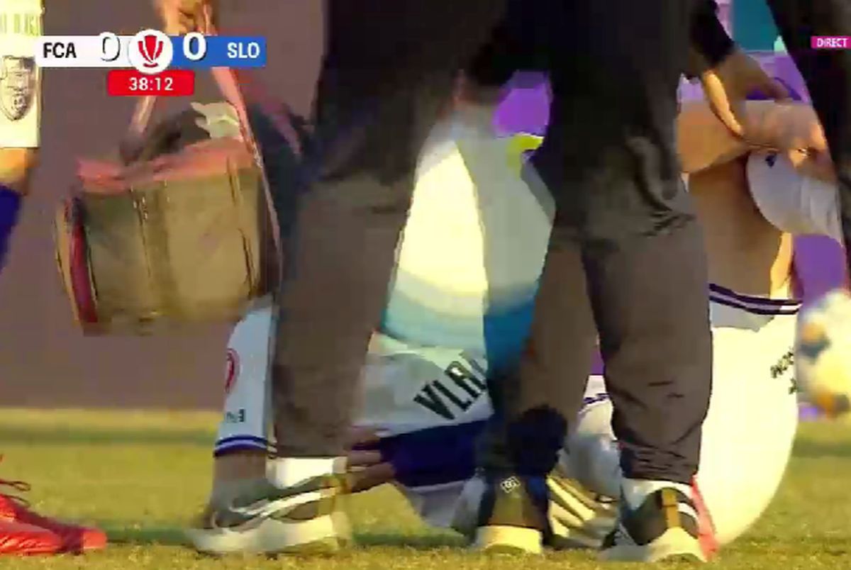 Căpitanul din play-off, scos cu targa de pe teren » Culmea: accidentat și suspendat în aceeași fază