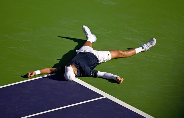 Novak Djokovic a vomitat în turul 2 de la Indian Wells, apoi a avut o conferință-maraton