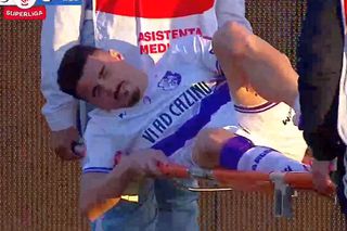 Căpitanul din play-off, scos cu targa de pe teren » Culmea: accidentat și suspendat în aceeași fază