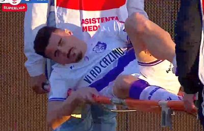 Căpitanul din play-off, scos cu targa de pe teren » Culmea: accidentat și suspendat în aceeași fază