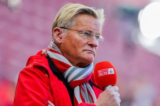 Nemaivăzut, nemaiauzit! Ce a făcut crainicul stadionului din Koln te lasă mască!