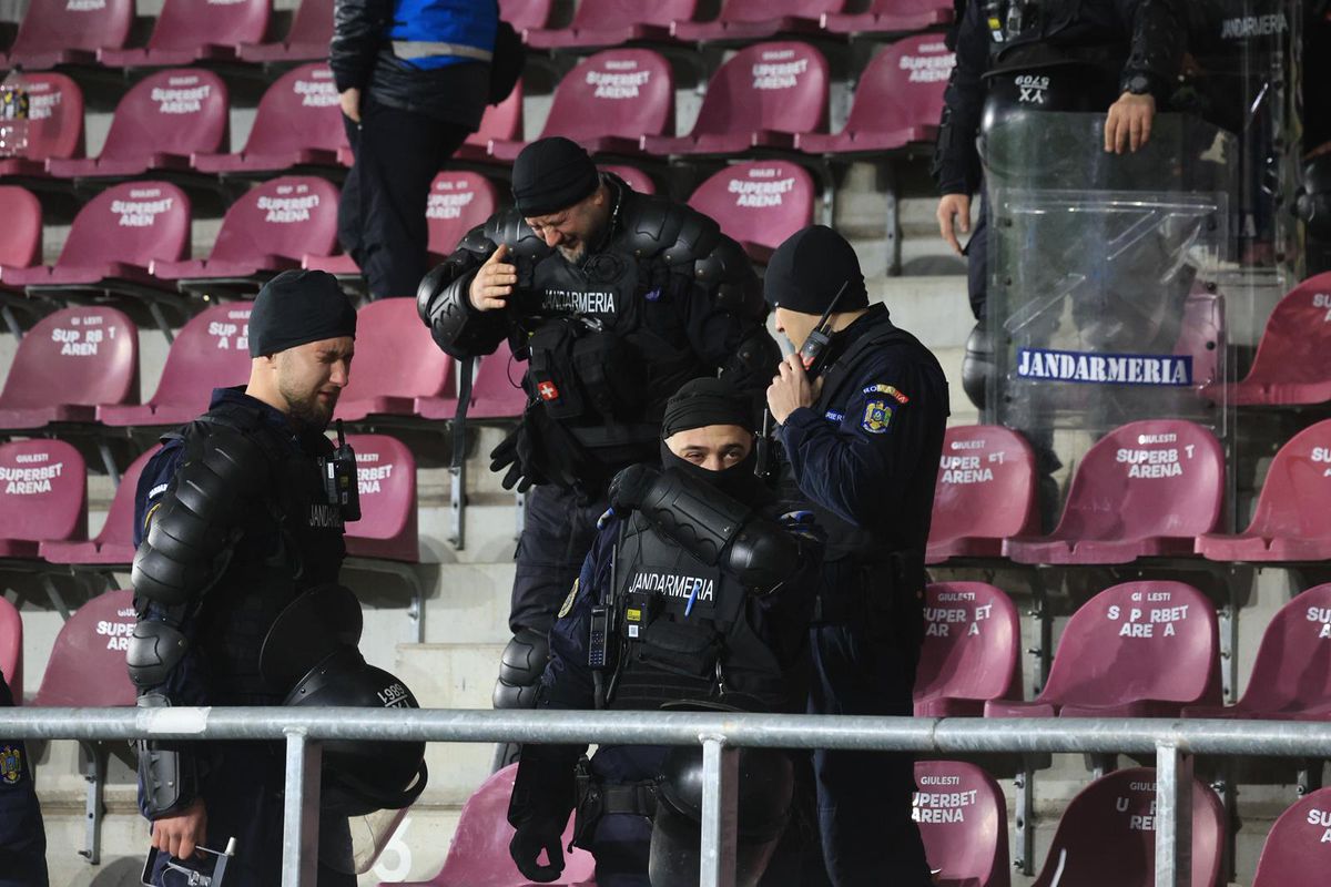 Eroare INACCEPTABILĂ a jandarmilor la Rapid - Craiova » Lucescu, sub tratament, a părăsit urgent arena