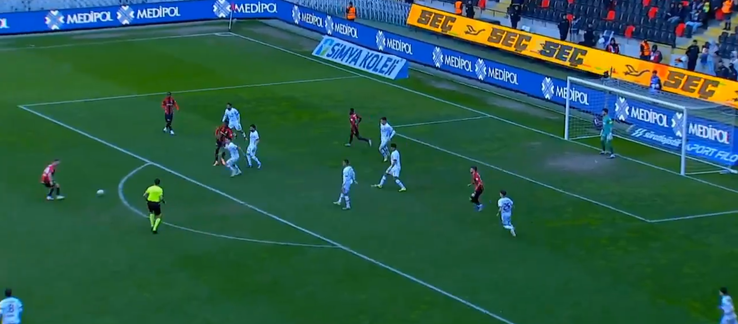 Alexandru Maxim, gol din afara careului // Capturi foto: X