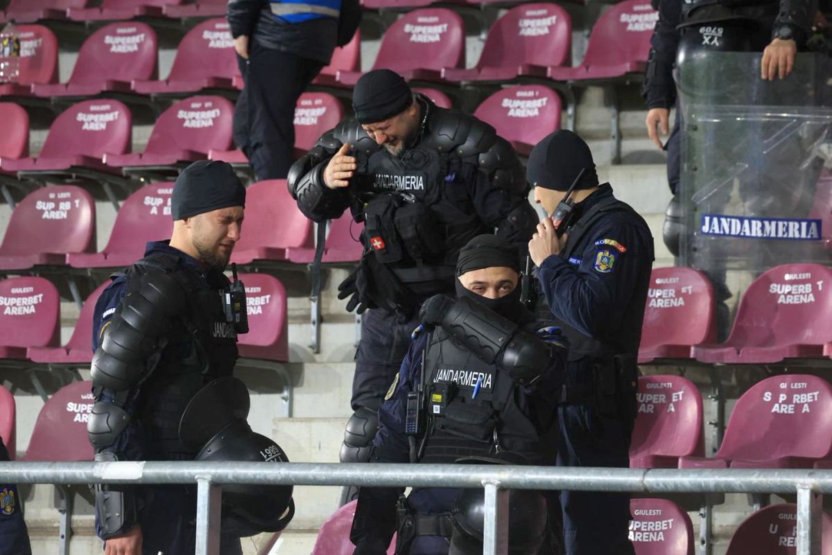 Eroare INACCEPTABILĂ a jandarmilor la Rapid - Craiova » Lucescu, sub tratament, a părăsit urgent arena