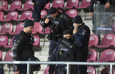 Eroare INACCEPTABILĂ a jandarmilor la Rapid - Craiova » Lucescu, sub tratament, a părăsit urgent arena