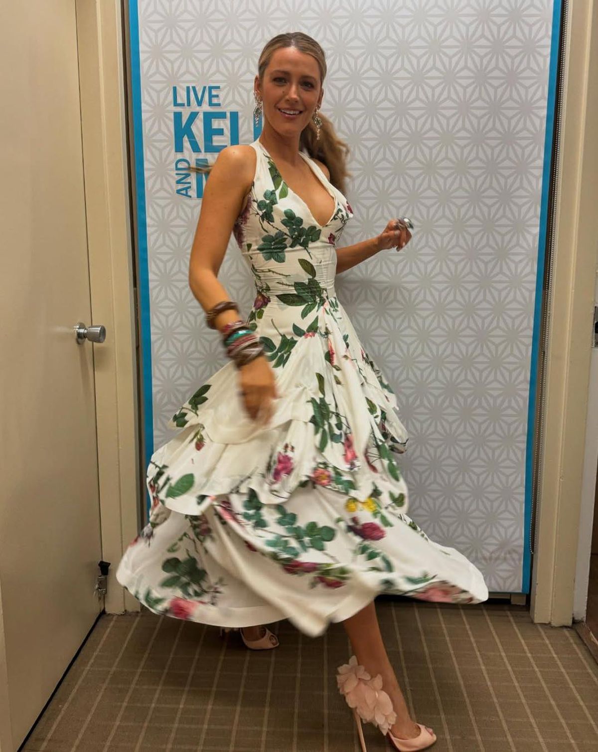 Blake Lively a atras toate privirile la meciul echipei lui Ryan Reynolds