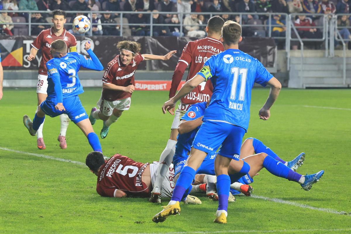 Rapid - Universitatea Craiova, derby în etapa 30 din Superligă