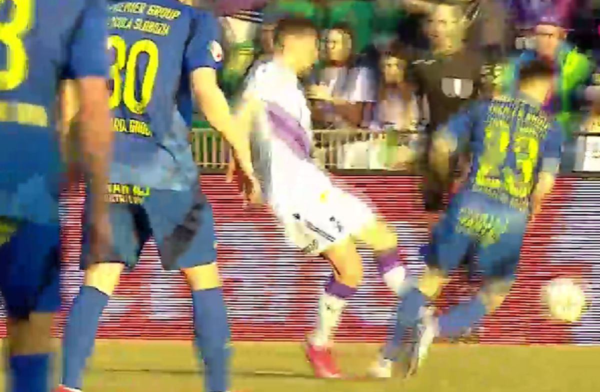 Căpitanul din play-off, scos cu targa de pe teren » Culmea: accidentat și suspendat în aceeași fază