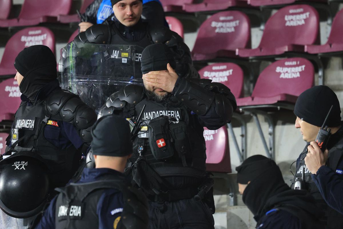 Eroare INACCEPTABILĂ a jandarmilor la Rapid - Craiova » Lucescu, sub tratament, a părăsit urgent arena