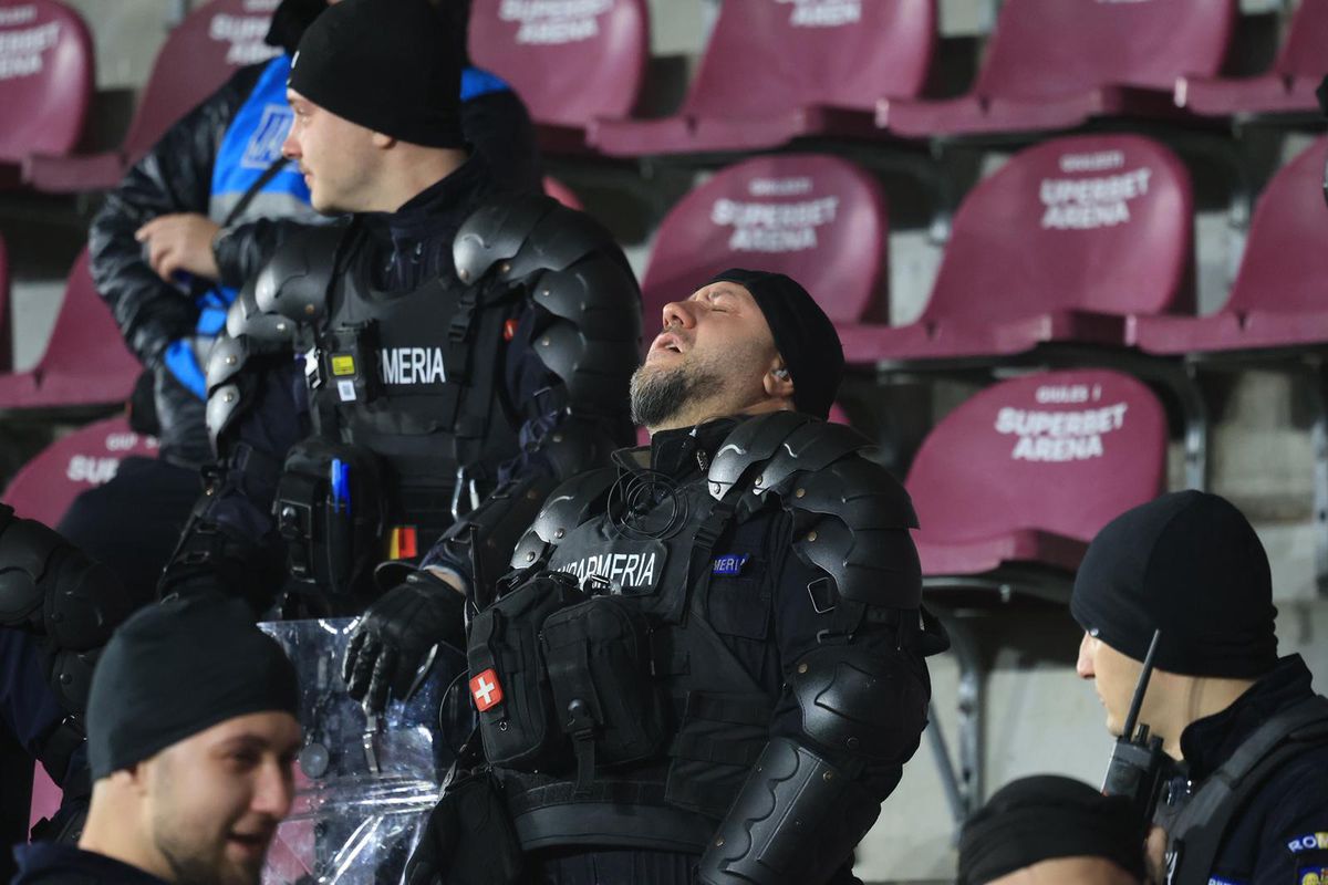Eroare INACCEPTABILĂ a jandarmilor la Rapid - Craiova » Lucescu, sub tratament, a părăsit urgent arena