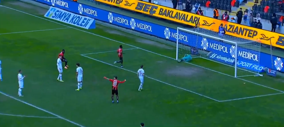 Alexandru Maxim, gol din afara careului