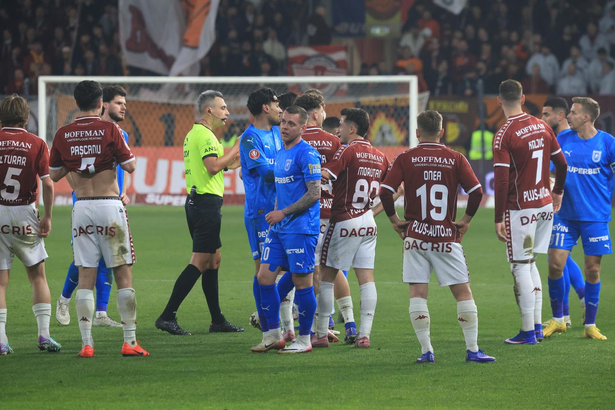 Rapid - Craiova, întrerupt de două ori