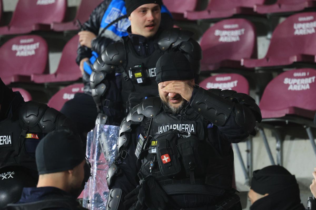 Eroare INACCEPTABILĂ a jandarmilor la Rapid - Craiova » Lucescu, sub tratament, a părăsit urgent arena