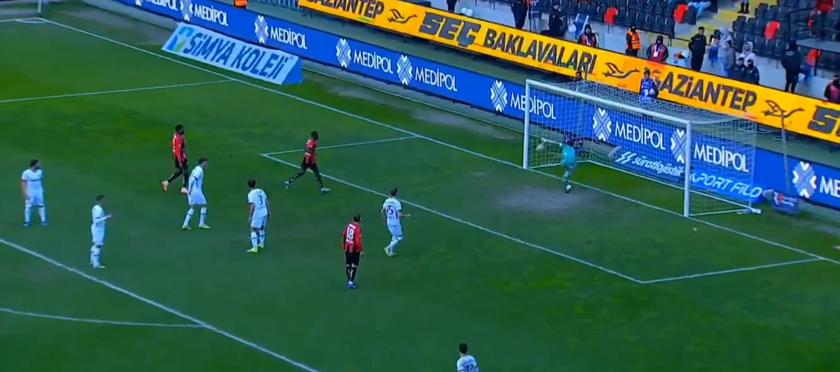 Gol pentru Alexandru Maxim în Turcia! Căpitanul lui Gaziantep a marcat cu un șut din afara careului