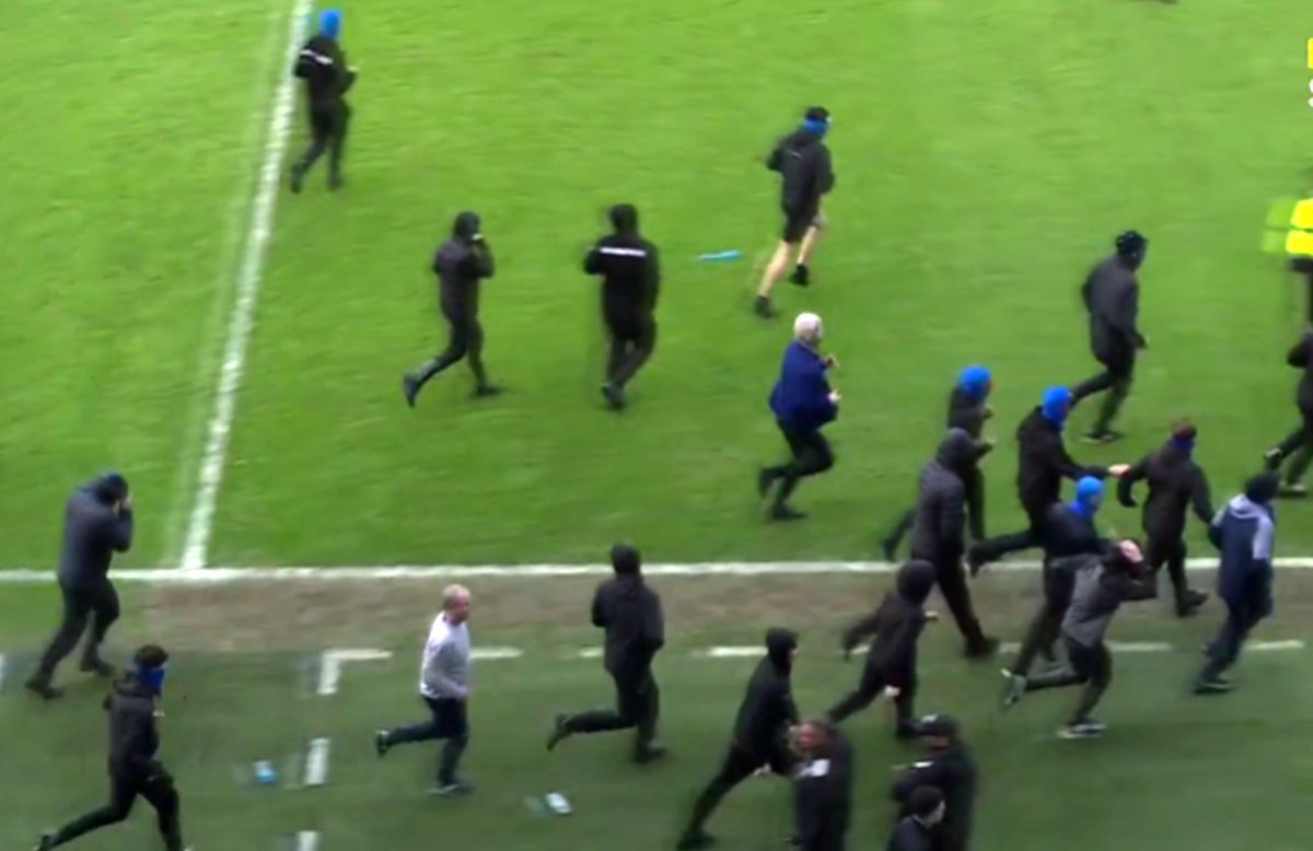 Arestări, polițiști și suporteri răniți! » Haos la Rangers - Celtic