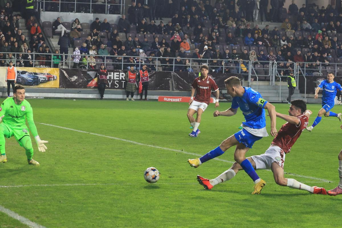 Rapid - Universitatea Craiova, derby în etapa 30 din Superligă