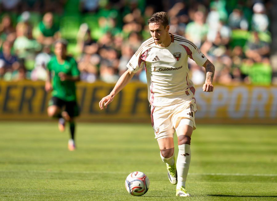 Lionel Messi, la un pas de a scrie istoria chiar lângă Louis Munteanu » Românul a fost aproape de un gol spectaculos