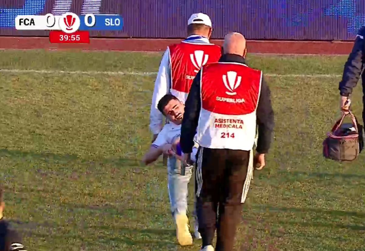 Căpitanul din play-off, scos cu targa de pe teren » Culmea: accidentat și suspendat în aceeași fază