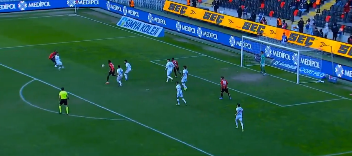 Alexandru Maxim, gol din afara careului