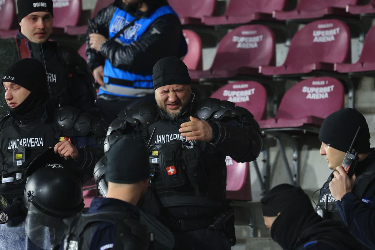 Eroare INACCEPTABILĂ a jandarmilor la Rapid - Craiova » Lucescu, sub tratament, a părăsit urgent arena