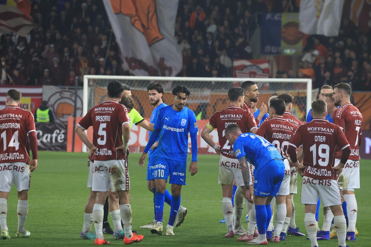 Rapid - Universitatea Craiova, derby în etapa 30 din Superligă