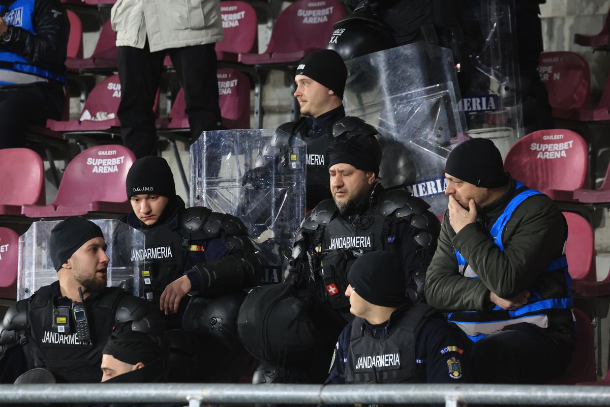 Eroare INACCEPTABILĂ a jandarmilor la Rapid - Craiova » Lucescu, sub tratament, a părăsit urgent arena