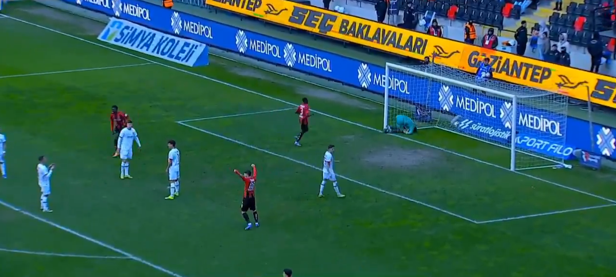 Alexandru Maxim, gol din afara careului