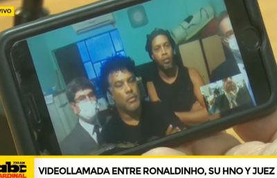 VIDEO Imagini din închisoare » Cum a reacționat Ronaldinho când a aflat că va fi eliberat