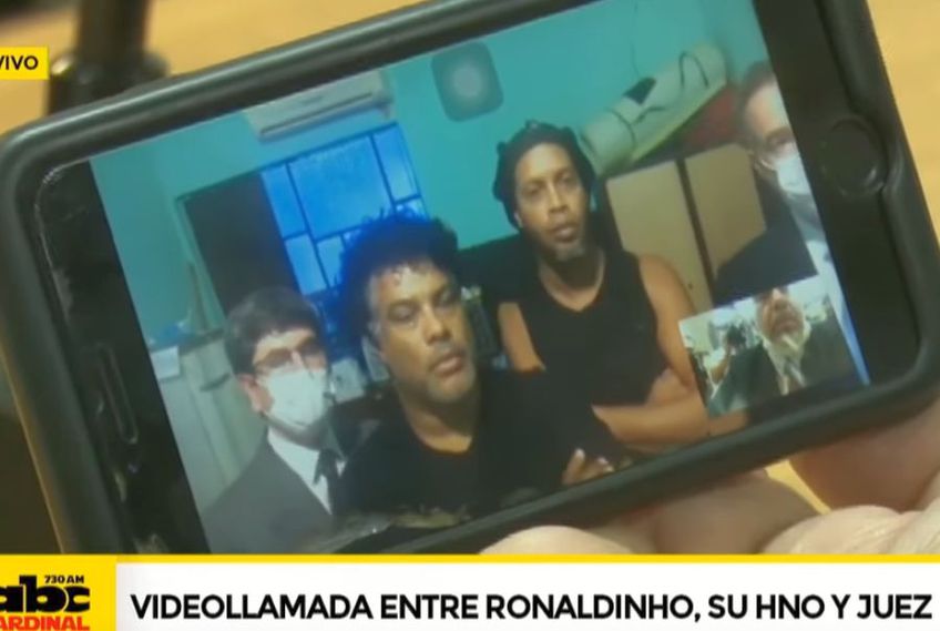 Ronaldinho a aflat că va pleca din închisoare printr-un apel video // sursă foto: captură YouTube @ ABC TV Paraguay
