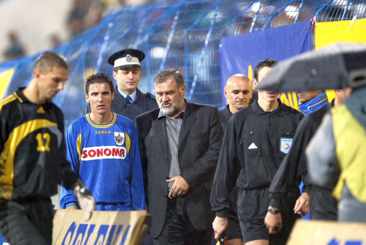 „Zic: «Bă, ce naiba o fi?»” » Ilie Dumitrescu, protagonist într-o scenă antologică: „Mi-a spus: «Șefu', știți, ca să se deconecteze băieții, pam, pam!»”