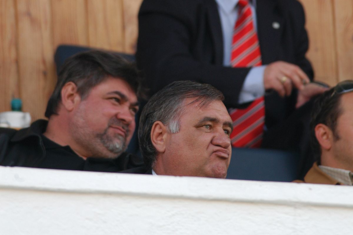 Axa Chivorchian - Sechelariu - Ilie Dumitrescu, din perioada romantică a fotbalului băcăuan. Fotografii extrase din Arhiva Gazetei Sporturilor