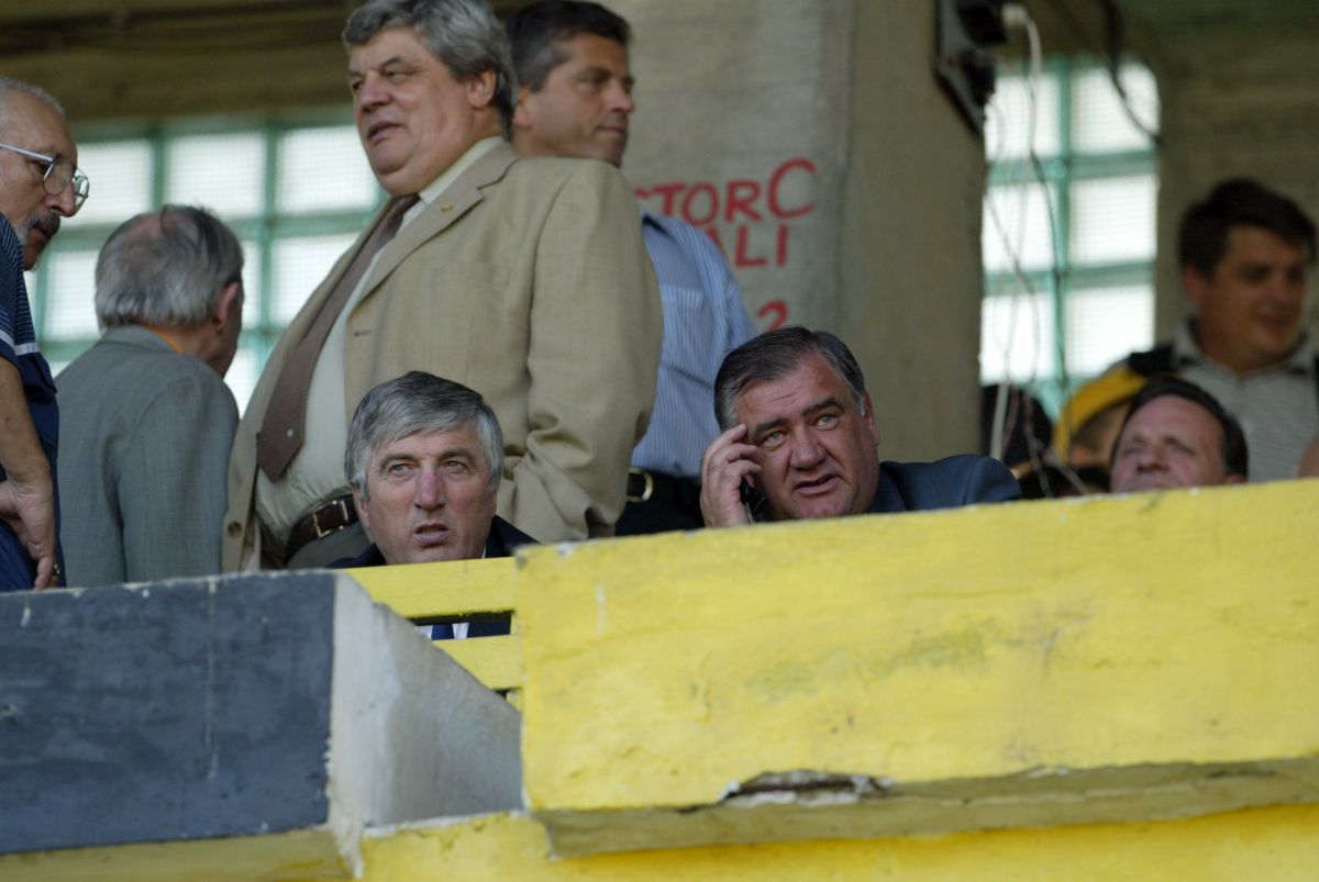 „Zic: «Bă, ce naiba o fi?»” » Ilie Dumitrescu, protagonist într-o scenă antologică: „Mi-a spus: «Șefu', știți, ca să se deconecteze băieții, pam, pam!»”