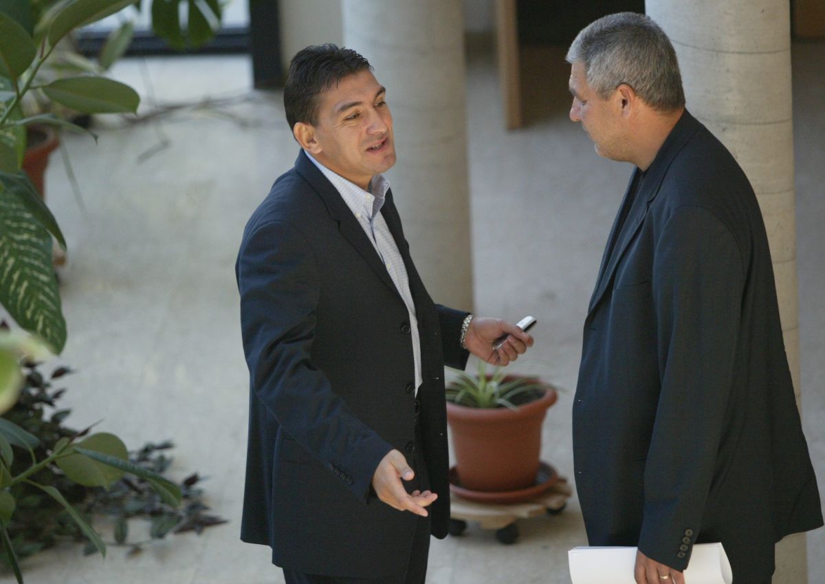 „Zic: «Bă, ce naiba o fi?»” » Ilie Dumitrescu, protagonist într-o scenă antologică: „Mi-a spus: «Șefu', știți, ca să se deconecteze băieții, pam, pam!»”