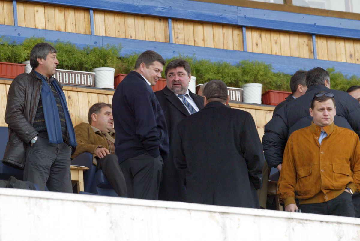 „Zic: «Bă, ce naiba o fi?»” » Ilie Dumitrescu, protagonist într-o scenă antologică: „Mi-a spus: «Șefu', știți, ca să se deconecteze băieții, pam, pam!»”