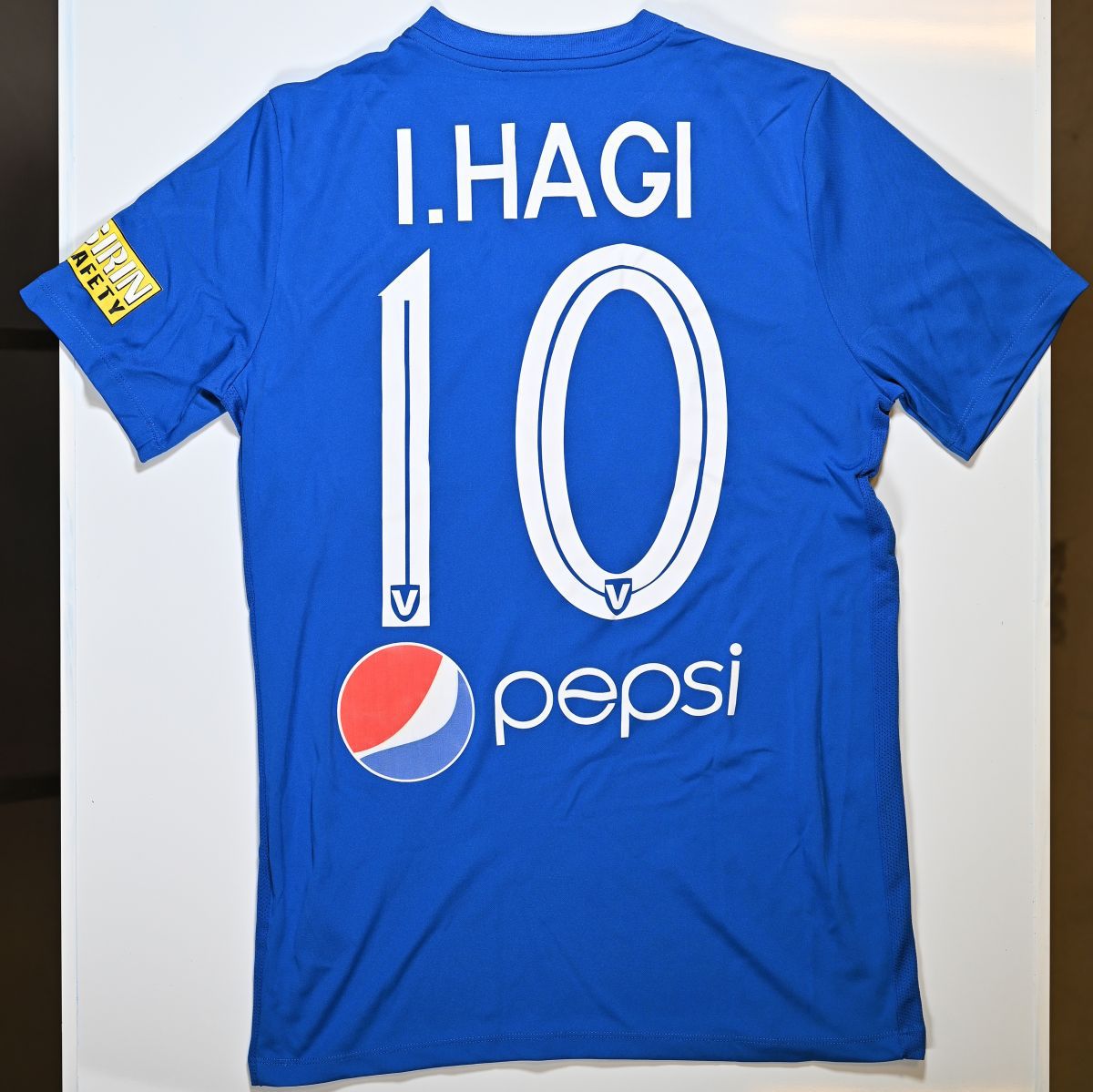 Solidaritate fantastică! Oameni importanți din fotbal sunt alături de Octavian Șovre și donează tricouri pentru a ajuta bolnavii de autism