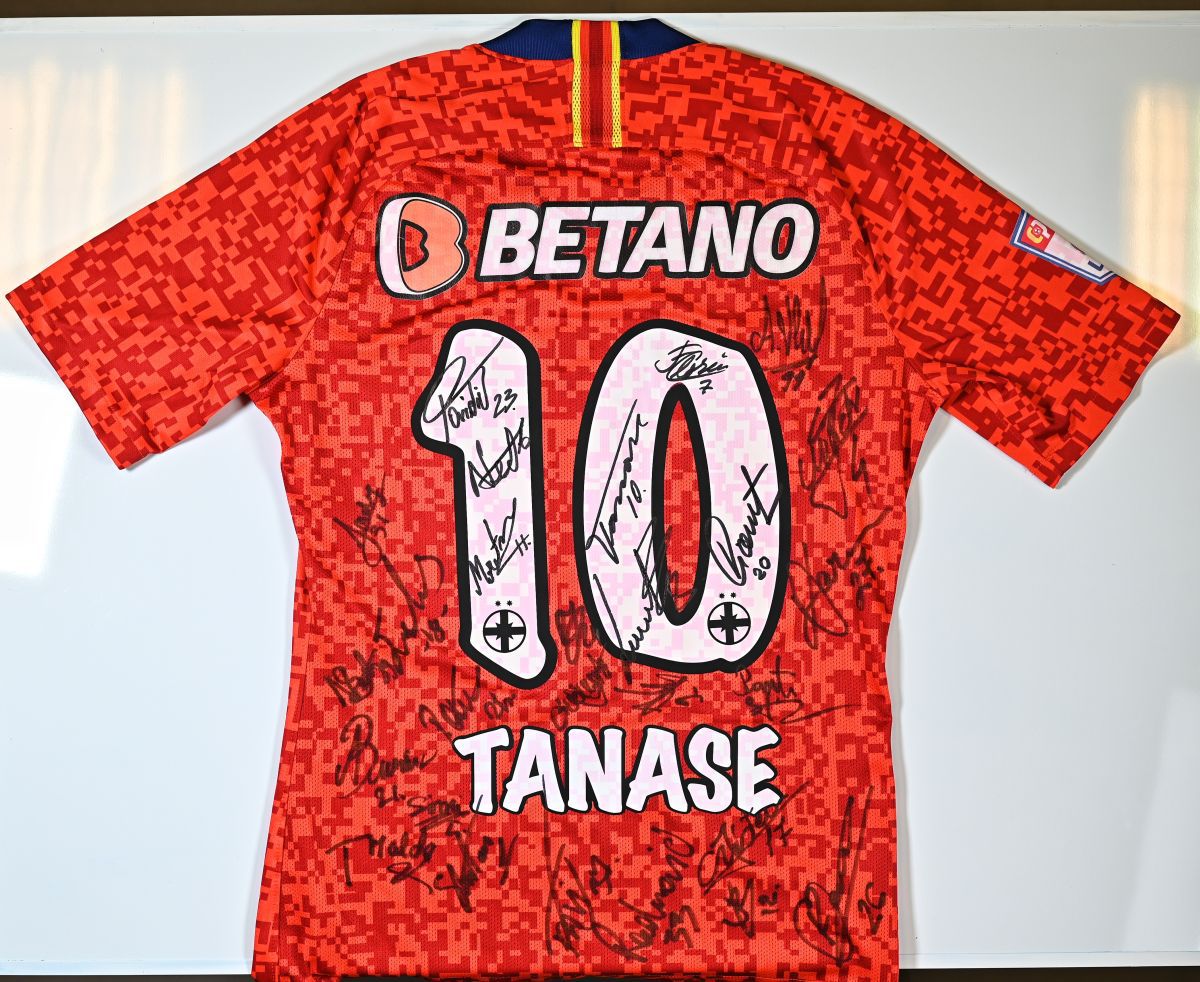 Solidaritate fantastică! Oameni importanți din fotbal sunt alături de Octavian Șovre și donează tricouri pentru a ajuta bolnavii de autism