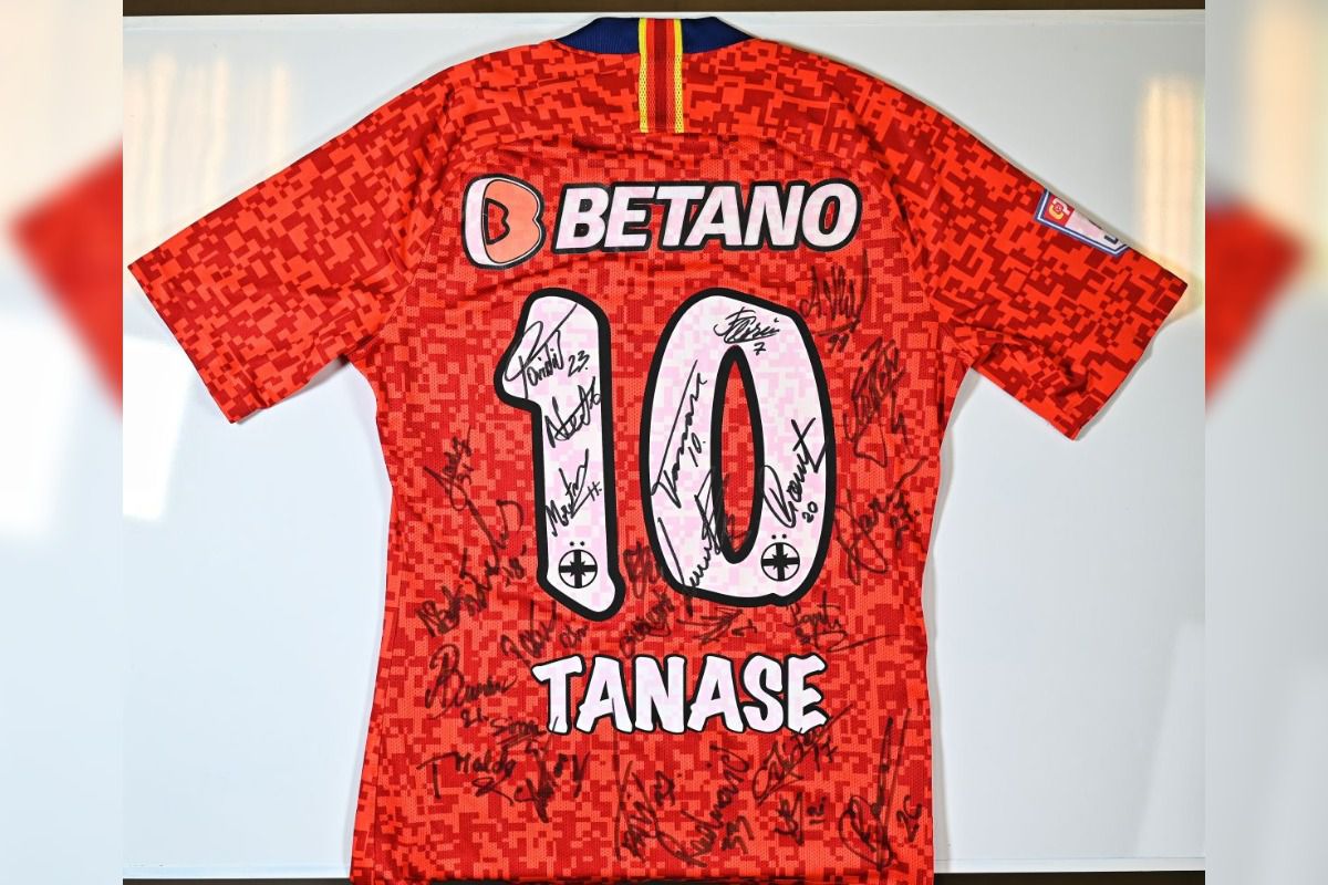 Solidaritate fantastică! Oameni importanți din fotbal sunt alături de Octavian Șovre și donează tricouri pentru a ajuta bolnavii de autism