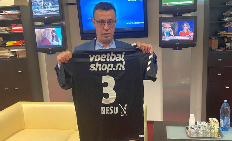 Solidaritate fantastică! Oameni importanți din fotbal sunt alături de Octavian Șovre și donează tricouri pentru a ajuta bolnavii de autism