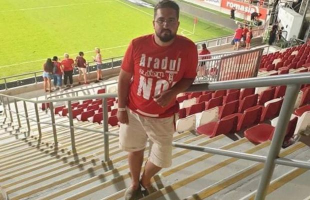 Consilierul USR din Arad a revenit după postarea cu tentă rasistă: „La mulți ani tuturor romilor, mai puțin ălora care țin cu Rapid și vin mâine la Arad”