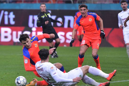 Claudiu Keșeru și Ianis Stoica// Foto-IMAGO / sport pictures-Razvan Pasarica